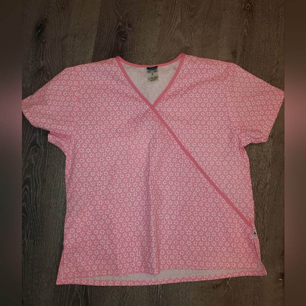 Cherokee scrub top like new
